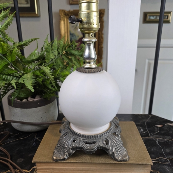 Vintage HEDCO Milk Glass Lamp Ornate Base Floral Grandmillennial Table Light - Picture 5 of 10